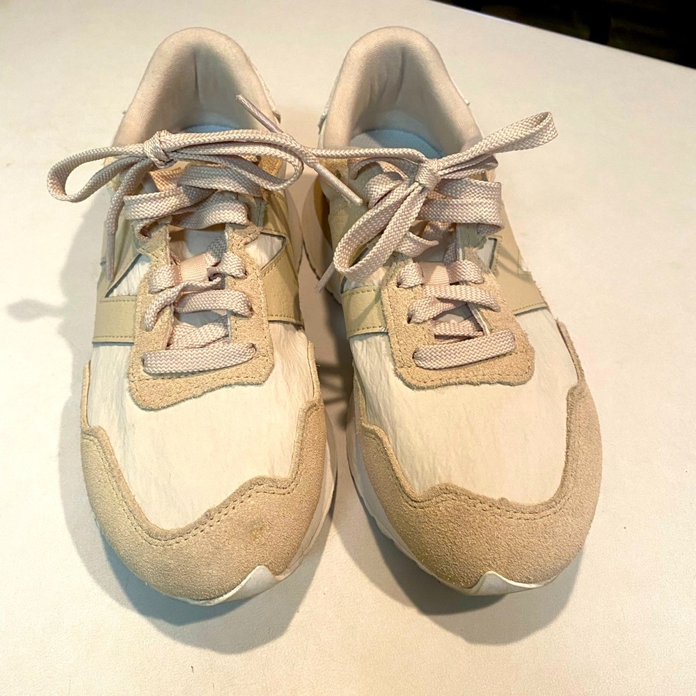 NEW BALANCE NB 237 Womens Sz 7 Beige White Athletic Textured Shoes Sneakers EUC - Picture 2 of 16